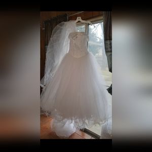 Wedding dress